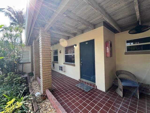 311 Inlet Way 10, Palm Beach Shores, FL 33404