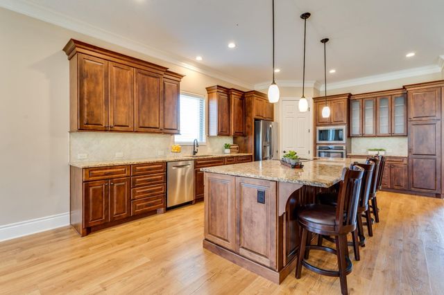 214 E Timber Creek St, Haysville, KS 67060