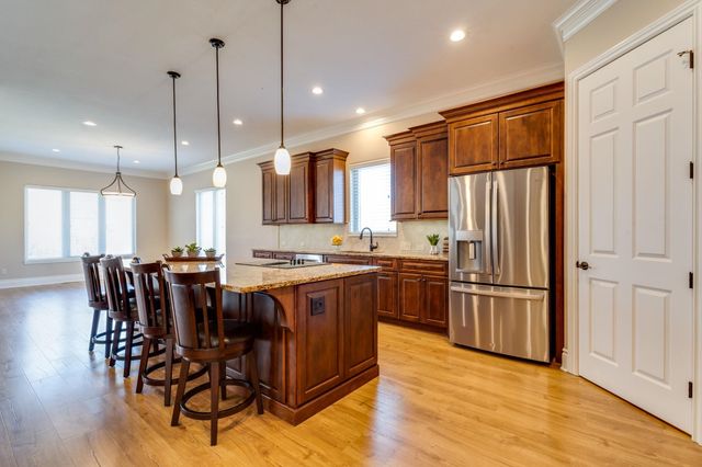 214 E Timber Creek St, Haysville, KS 67060