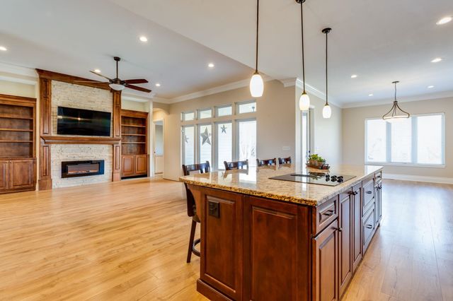 214 E Timber Creek St, Haysville, KS 67060