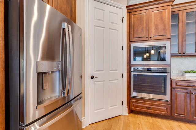 214 E Timber Creek St, Haysville, KS 67060