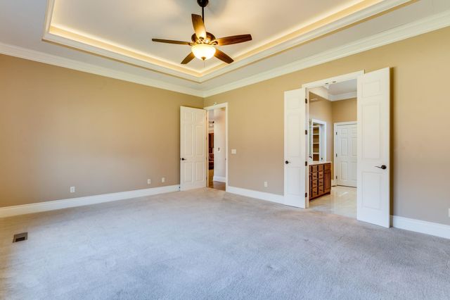 214 E Timber Creek St, Haysville, KS 67060