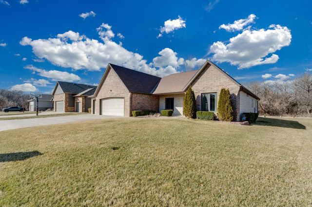 214 E Timber Creek St, Haysville, KS 67060