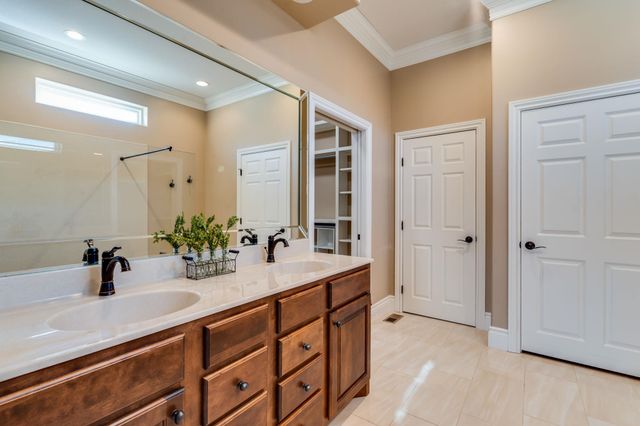 214 E Timber Creek St, Haysville, KS 67060