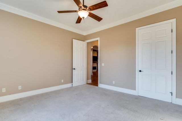 214 E Timber Creek St, Haysville, KS 67060