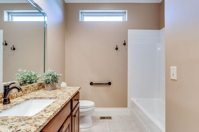 214 E Timber Creek St, Haysville, KS 67060