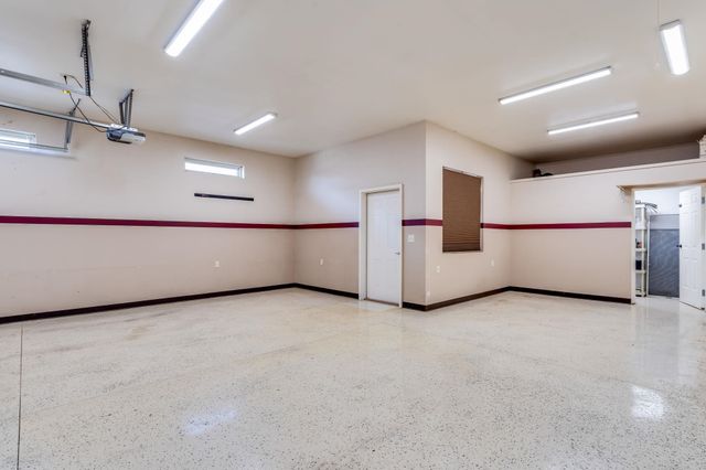 214 E Timber Creek St, Haysville, KS 67060