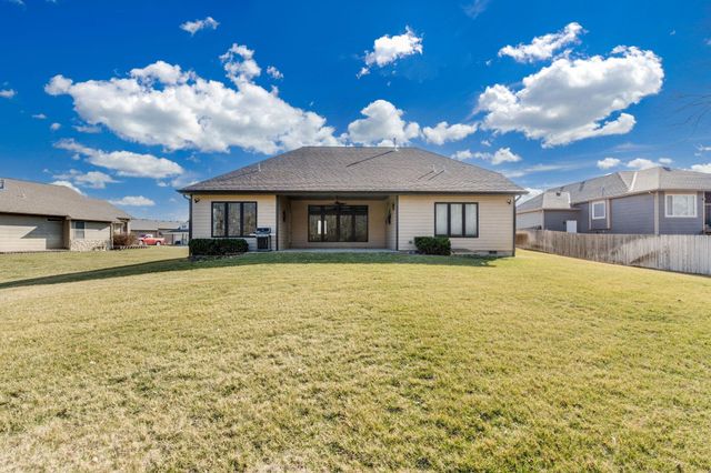 214 E Timber Creek St, Haysville, KS 67060