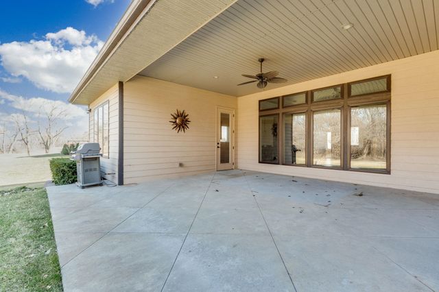 214 E Timber Creek St, Haysville, KS 67060