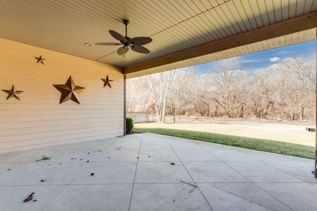 214 E Timber Creek St, Haysville, KS 67060