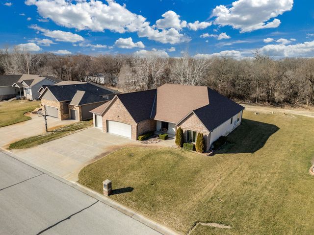 214 E Timber Creek St, Haysville, KS 67060