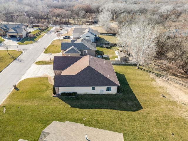 214 E Timber Creek St, Haysville, KS 67060