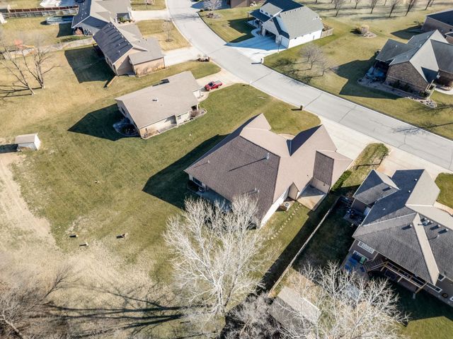 214 E Timber Creek St, Haysville, KS 67060