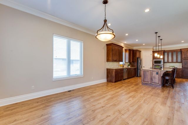 214 E Timber Creek St, Haysville, KS 67060