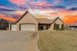 214 E Timber Creek St, Haysville, KS 67060