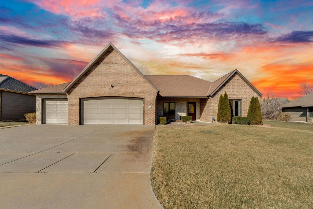 214 E Timber Creek St, Haysville, KS 67060