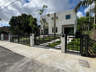 1924 NW 27th St, Miami, FL 33142