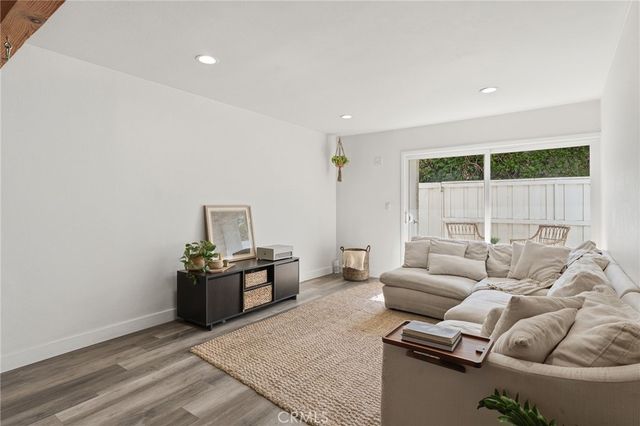18620 Hatteras Street 157, Tarzana, CA 91356