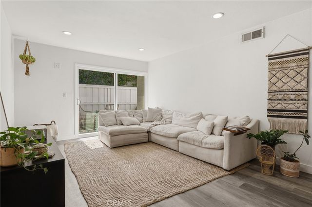 18620 Hatteras Street 157, Tarzana, CA 91356