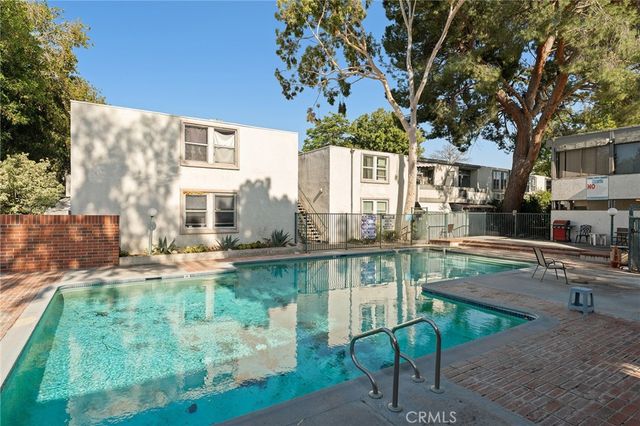 18620 Hatteras Street 157, Tarzana, CA 91356