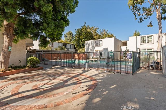 18620 Hatteras Street 157, Tarzana, CA 91356