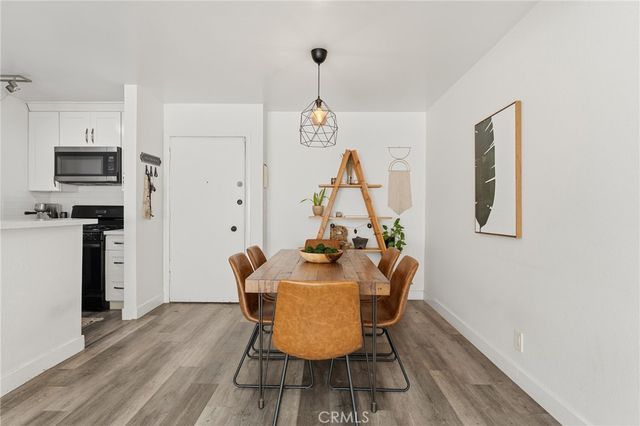 18620 Hatteras Street 157, Tarzana, CA 91356