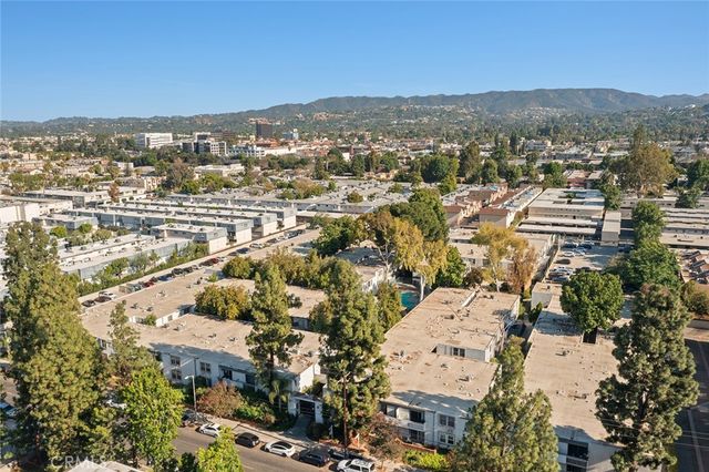 18620 Hatteras Street 157, Tarzana, CA 91356
