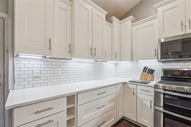 4870 Andrews Place, Pleasant Hill, IA 50327