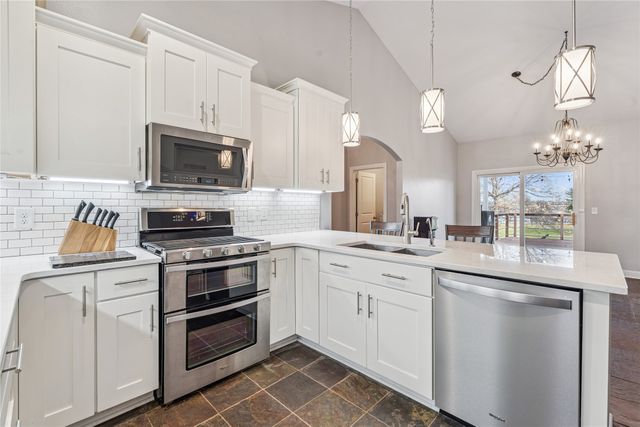 4870 Andrews Place, Pleasant Hill, IA 50327