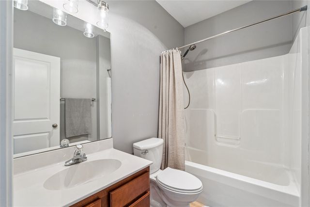 4870 Andrews Place, Pleasant Hill, IA 50327