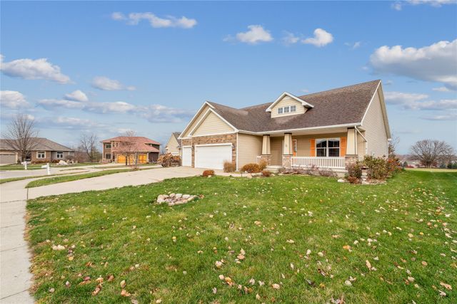 4870 Andrews Place, Pleasant Hill, IA 50327