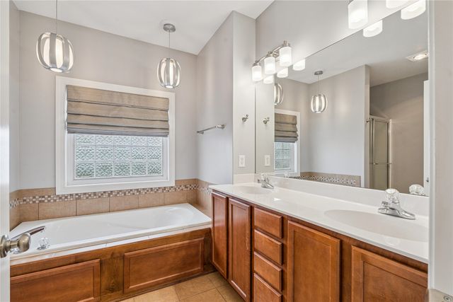 4870 Andrews Place, Pleasant Hill, IA 50327