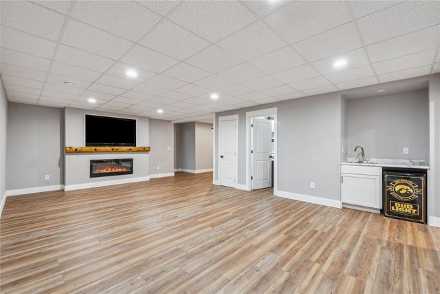 4870 Andrews Place, Pleasant Hill, IA 50327