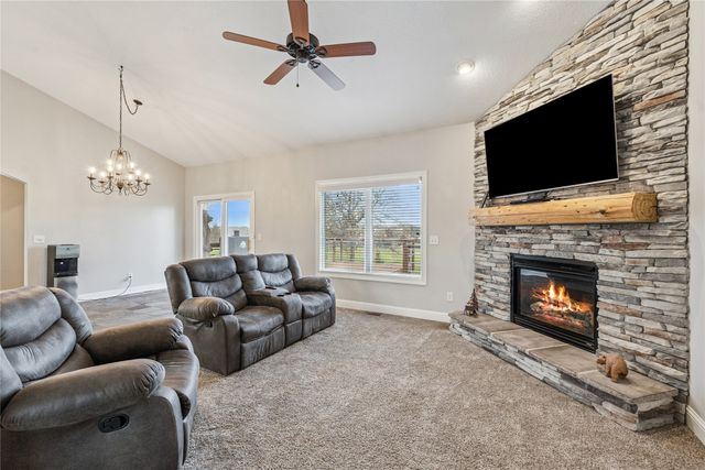 4870 Andrews Place, Pleasant Hill, IA 50327