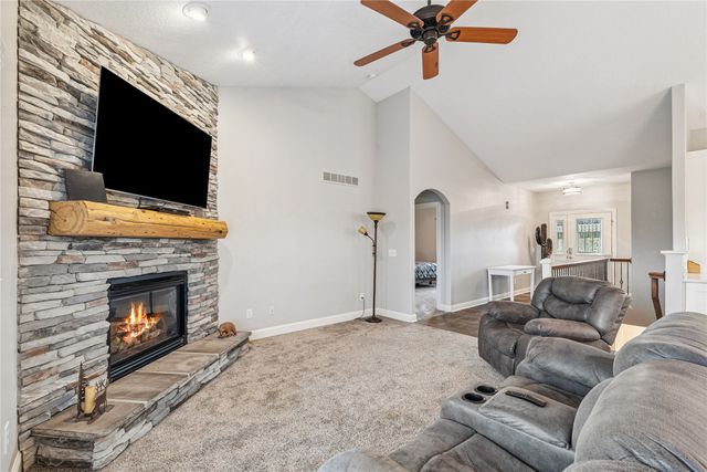 4870 Andrews Place, Pleasant Hill, IA 50327