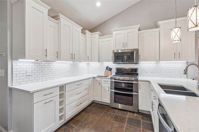 4870 Andrews Place, Pleasant Hill, IA 50327