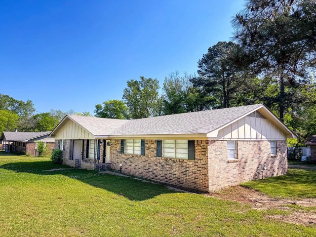 405 S Foster, Linden, TX 75563