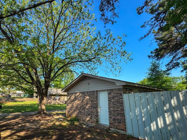 405 S Foster, Linden, TX 75563