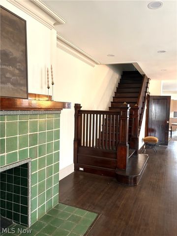 9805 Lake Avenue, Cleveland, OH 44102