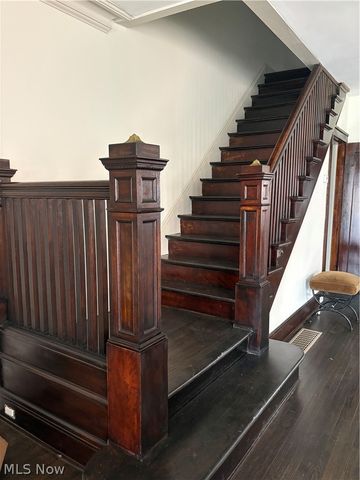 9805 Lake Avenue, Cleveland, OH 44102