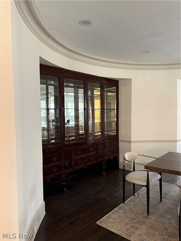 9805 Lake Avenue, Cleveland, OH 44102