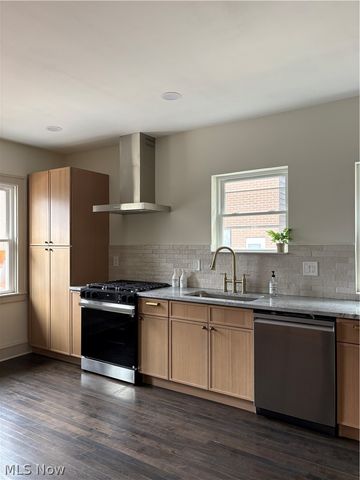 9805 Lake Avenue, Cleveland, OH 44102