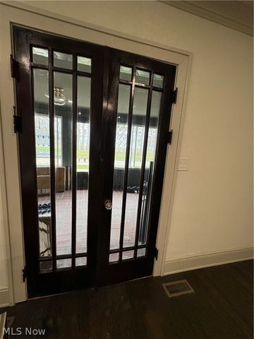 9805 Lake Avenue, Cleveland, OH 44102