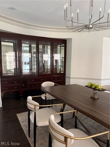 9805 Lake Avenue, Cleveland, OH 44102