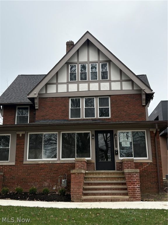 9805 Lake Avenue, Cleveland, OH 44102