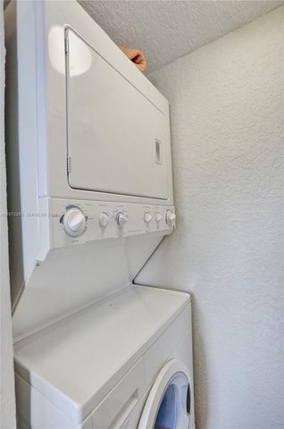 744 NE 14th Ave 1, Fort Lauderdale, FL 33304