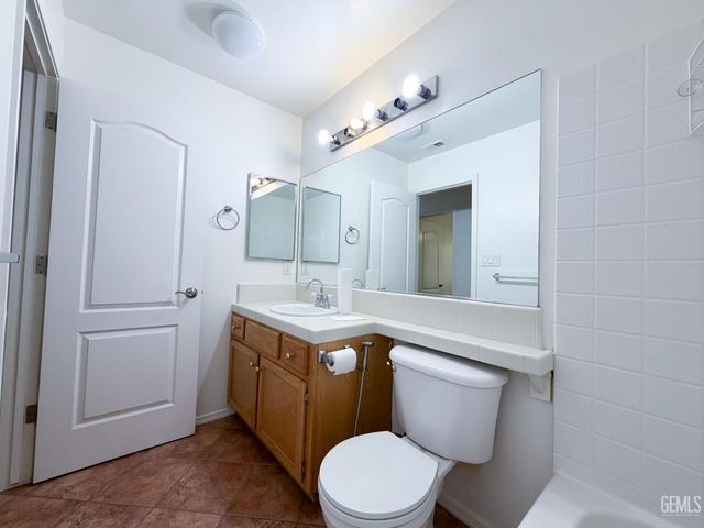 9600 Lanneau Court, Bakersfield, CA 93311