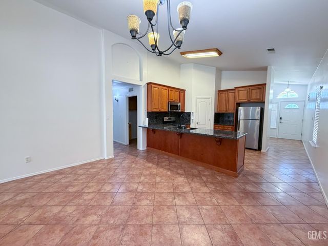9600 Lanneau Court, Bakersfield, CA 93311