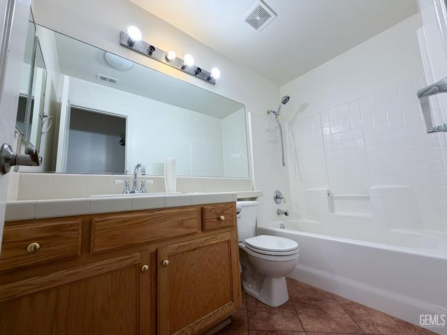 9600 Lanneau Court, Bakersfield, CA 93311