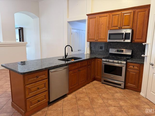 9600 Lanneau Court, Bakersfield, CA 93311